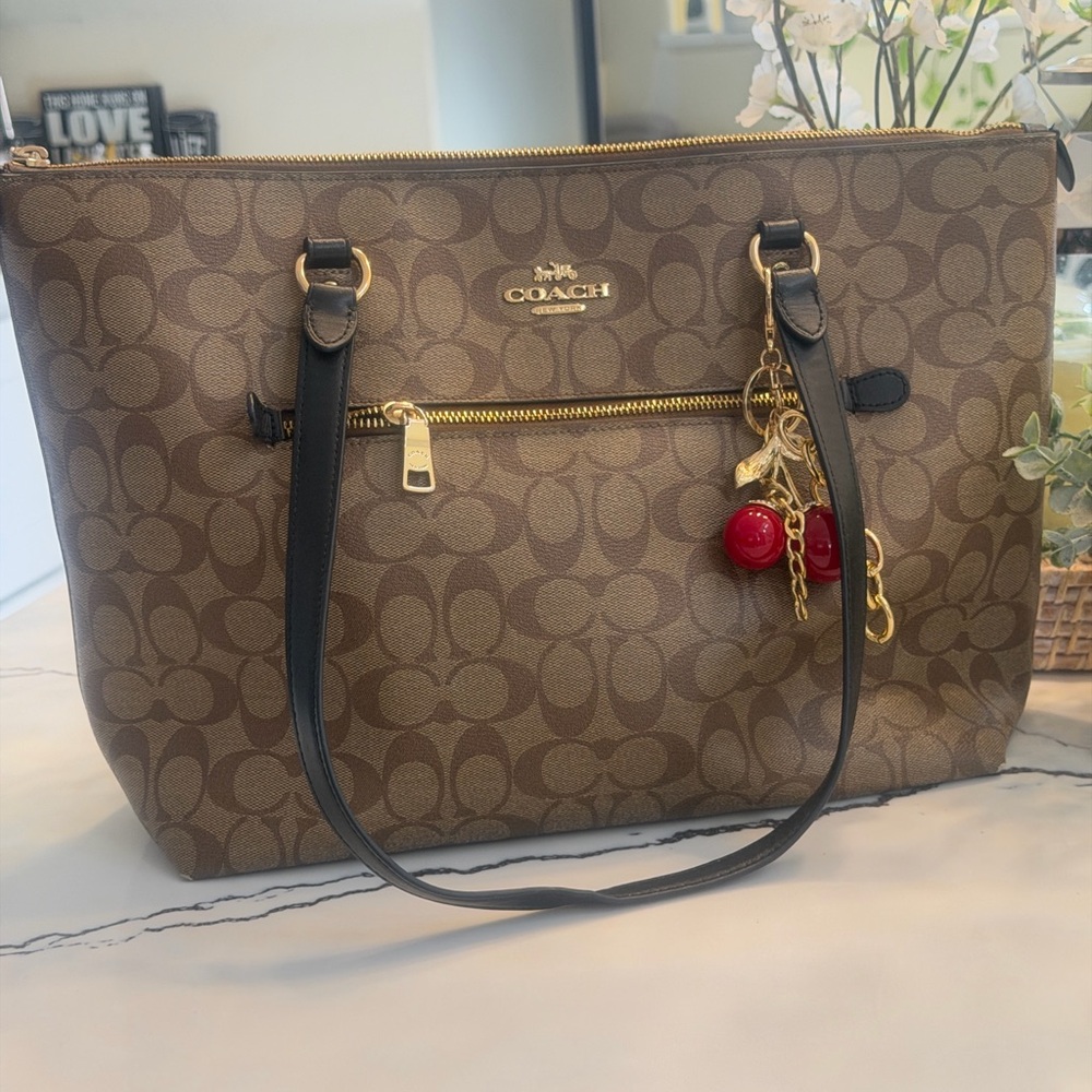 Coach Tan and Black Signature Tote - Picture 8 of 16